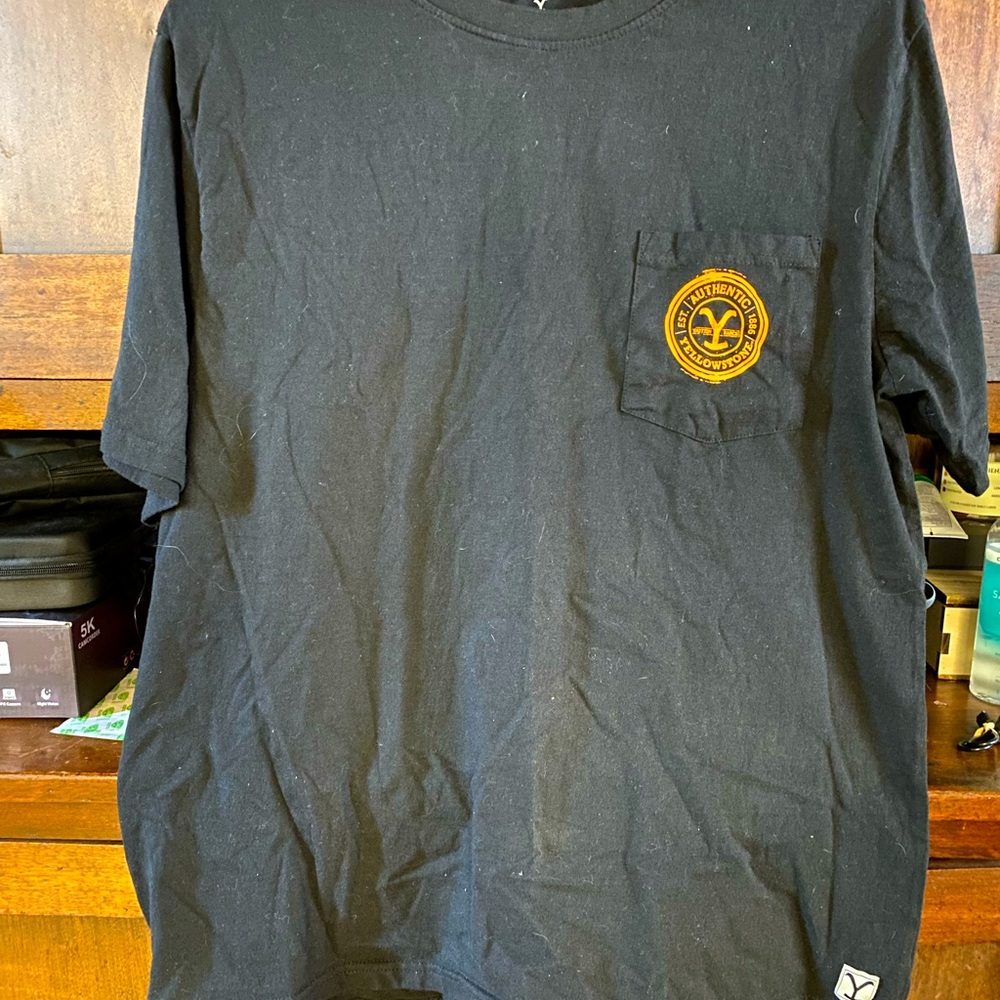 Black yellow stone t shirt size 2xl